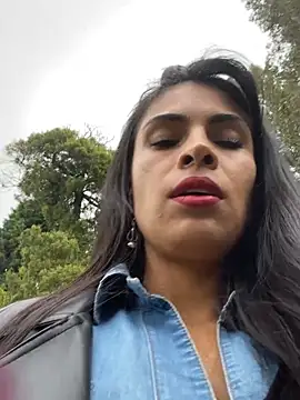 Astrid-- live sex cam