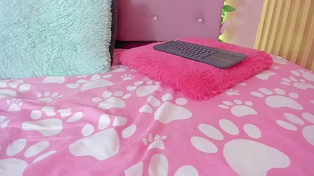 lovely__kiss__ webcam