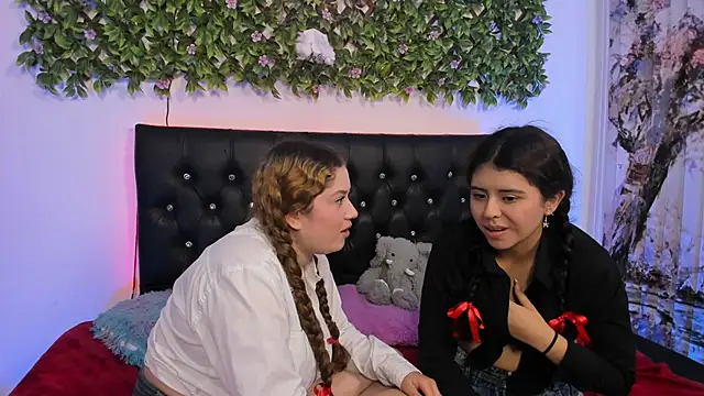 valeria_and_zoe webcam