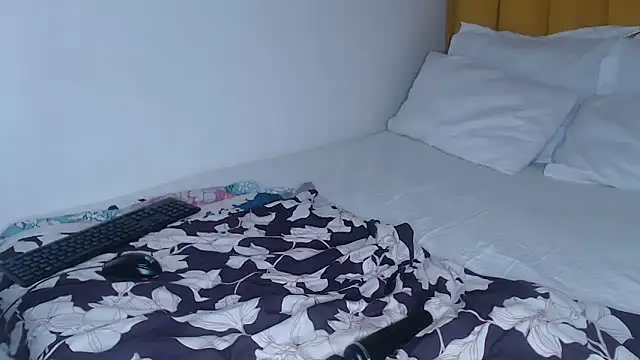 bella_2025 - Bella_2025's free webcam - UK Sex Cams