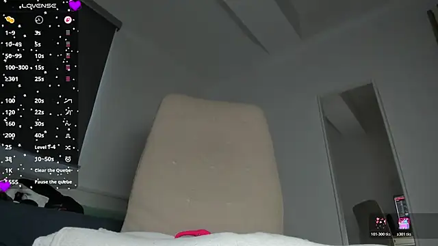 laura-hills18 webcam