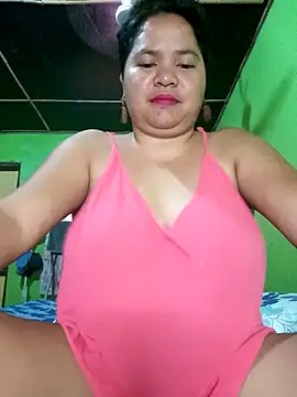 hotpussyxxx33x webcam