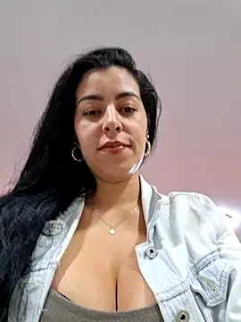 luianna - Luianna's free webcam - UK Sex Cams