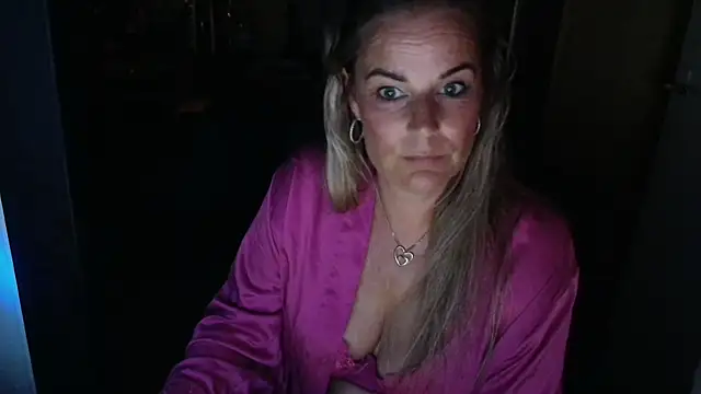 MystiqueMaven webcam