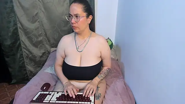 Ashley_Monroe webcam