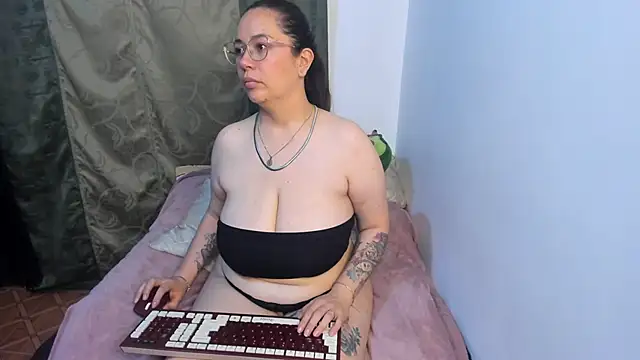 Ashley_Monroe webcam