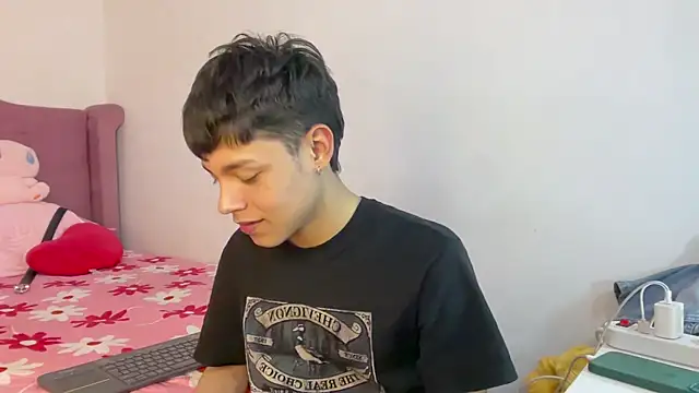 Andy_Belier23's live cam