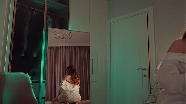 MilaDYstarlight's Stripchat show and profile