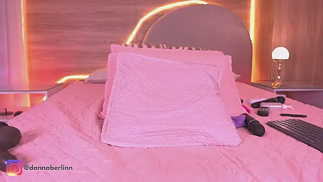 danna_berlin_'s Stripchat show and profile