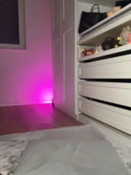 HotBella-'s Stripchat show and profile