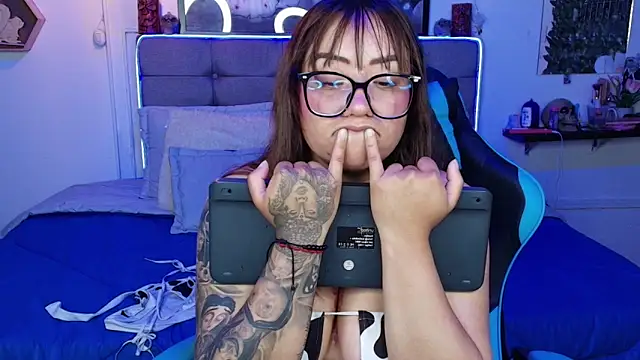 Kata_Bigboobs webcam