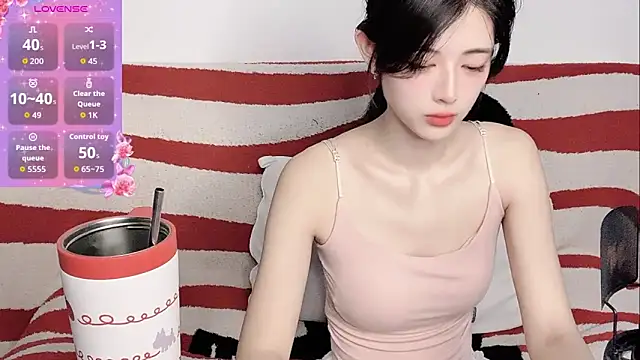 nuomio (F young) - 小狗趴+打屁屁5下，抢到目标的哥哥小粉控制两分钟