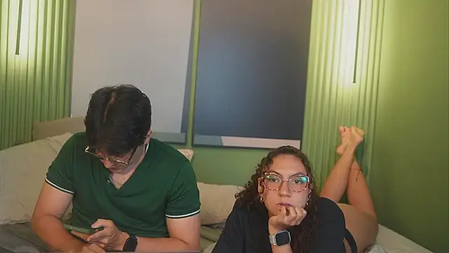 Mia_and_Belmonth webcam