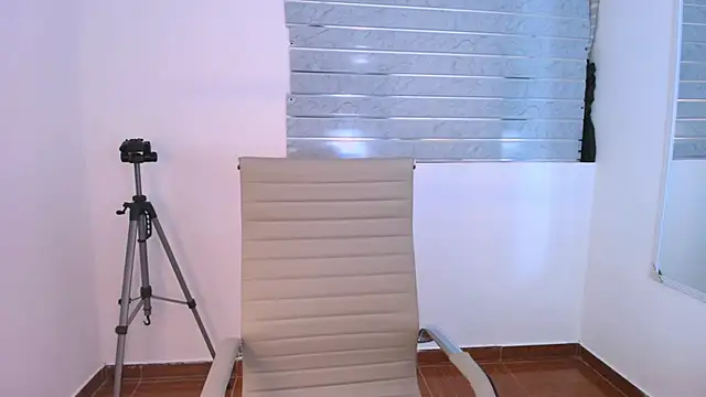 Aminaa_Kaarim webcam