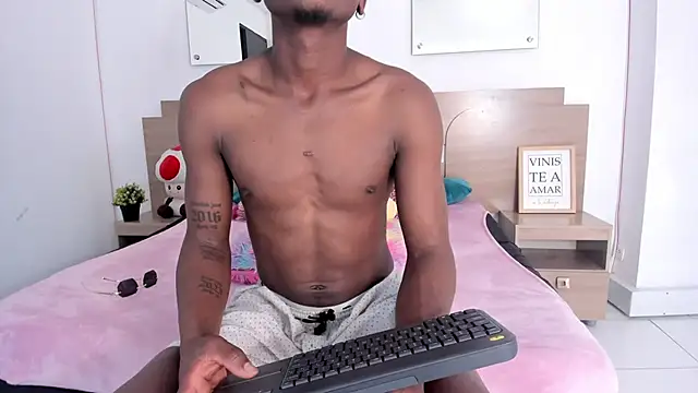 Ebony_N_Blonde webcam