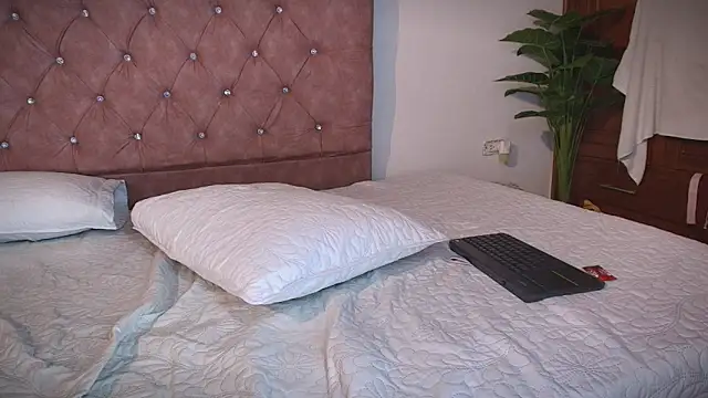 king_lovely_hornyy webcam