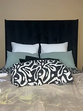 THICKBUNNYCHICKxxx webcam