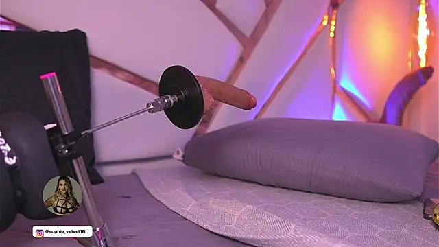 Sophie-velvet webcam