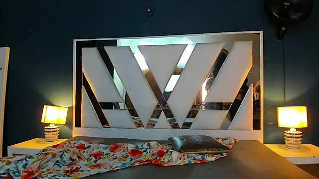 Emily_and_Soffy webcam