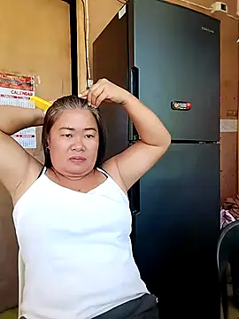 Lovelywoman43 webcam