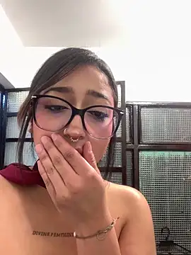 LilithMonette webcam