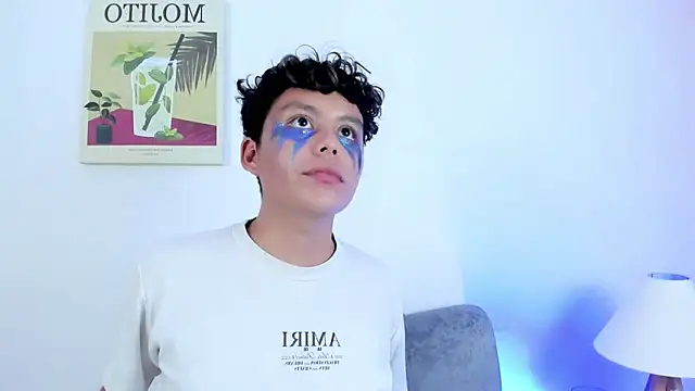 chico_medusa (M twink) - take off clothes