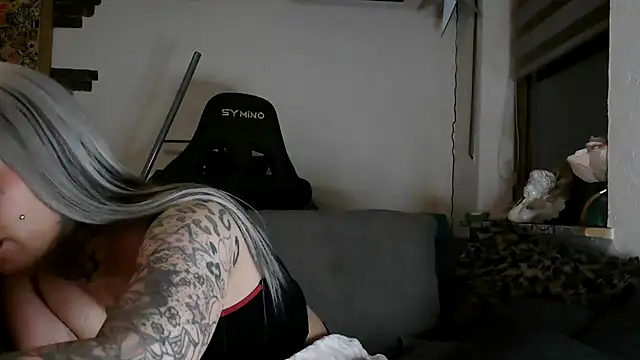 RoxxyInk live sex cam