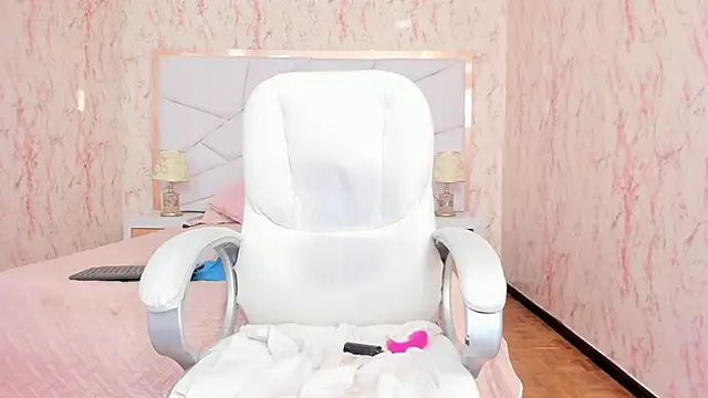 Emily_Whinfre webcam