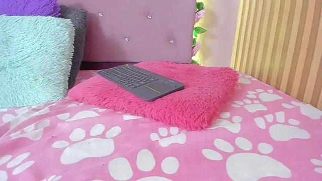 lovely__kiss__ webcam