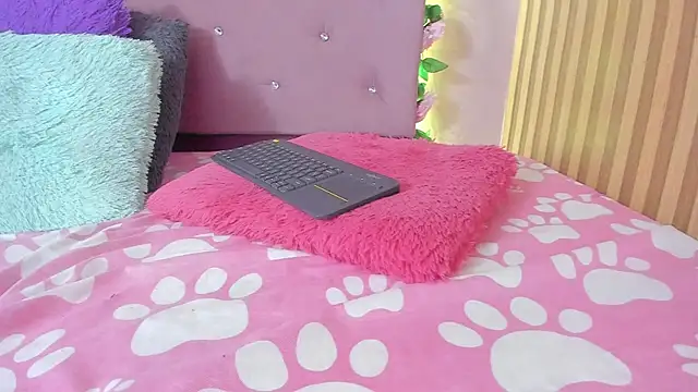 lovely__kiss__ webcam