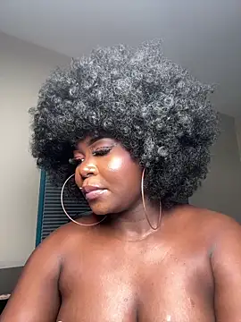 WomanNextdoor1 webcam