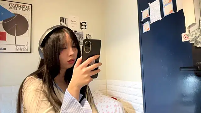 LeonoreCriger webcam