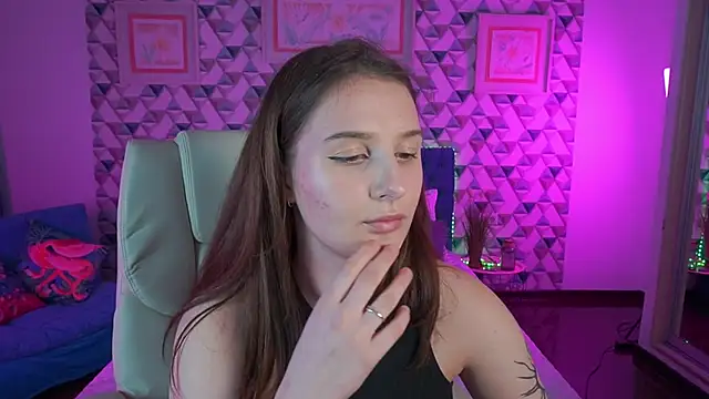 vikviklove (F teen) - Show your ass