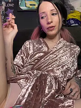 MissMidnightUK webcam