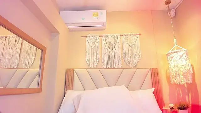 NahimiThompson webcam