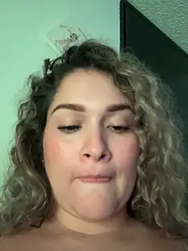 Sara_smiiith211 webcam