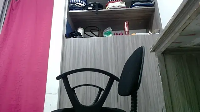 nicolle_milf1978 webcam