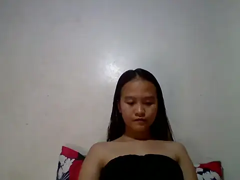 Yourlilpinayy webcam