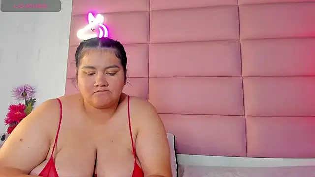 AmaranttayLunay webcam