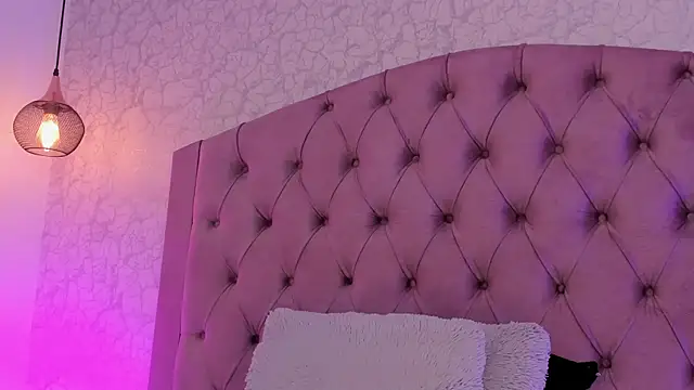 saraa_joness_ webcam