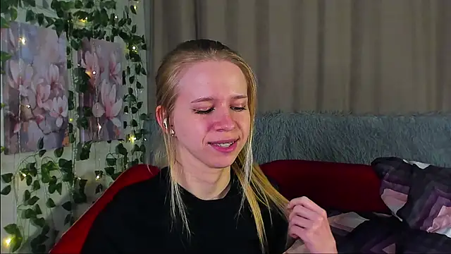 Crazy_baby_fox webcam