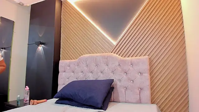 AmaraFontaine webcam