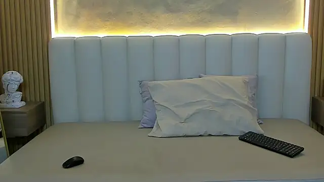 michelle_saenz_ - Michelle_Saenz_'s free webcam - UK Sex Cams