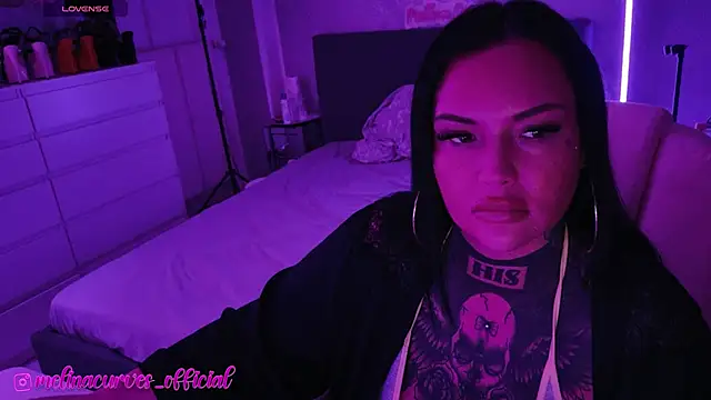 _MelinaCurves_ webcam