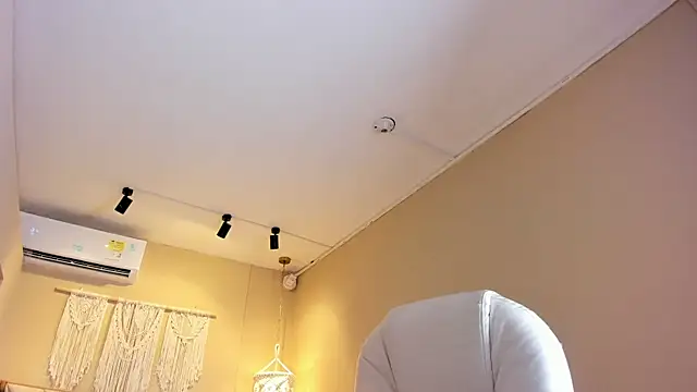 nahimithompson - NahimiThompson's free webcam - UK Sex Cams