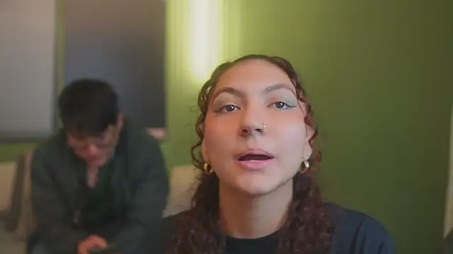 Mia_and_Belmonth webcam