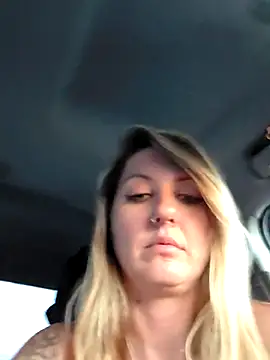 SheIsSomething webcam