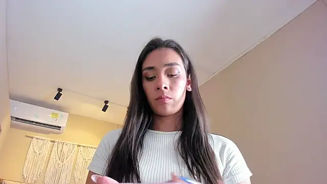 nahimithompson - NahimiThompson's free webcam - UK Sex Cams