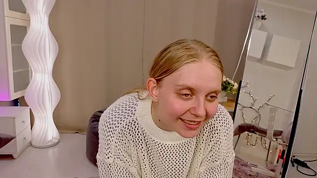 alicacohill (F teen) - Maybe we'll take off our top