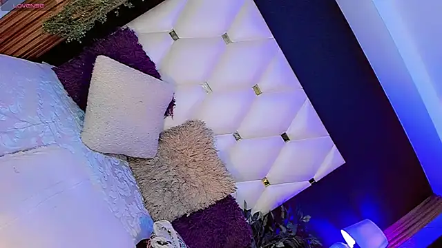 AnnaRouseQueen webcam